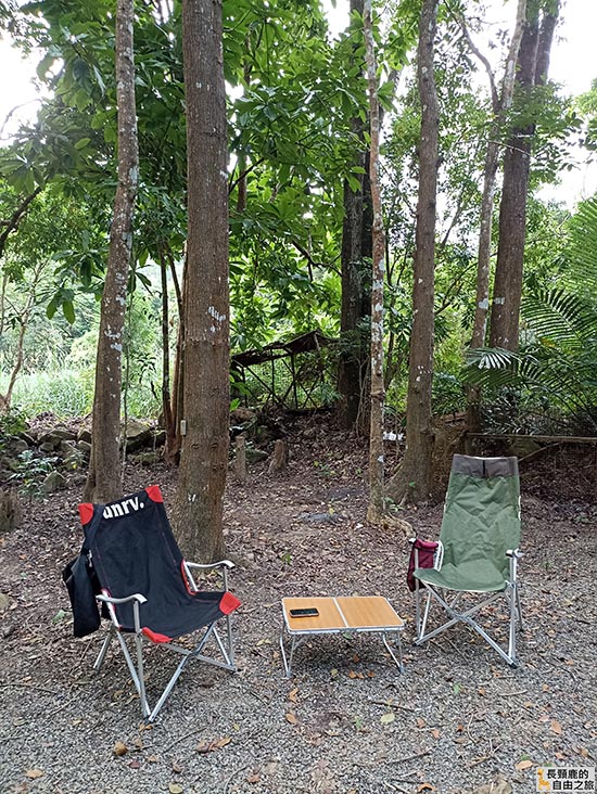 [露營] 美濃森林星光小屋 露營 溪流 泰式料理 - 長頸鹿的自由之旅｜旅遊紀錄 心得推薦 露營/浮潛/登山